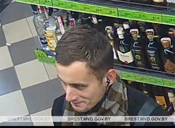 В Бресте милиция ищет мужчину, который находился в продуктовом магазине на Орловской В Бресте милиция ищет мужчину, который находился в продуктовом магазине на Орловской