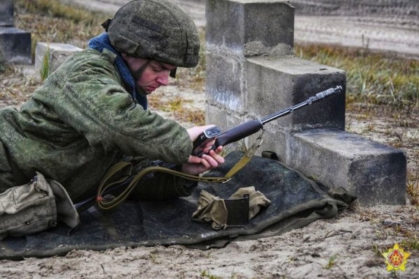 У новобранцев в 38-й Брестской бригаде прошло первое занятие по огневой подготовке