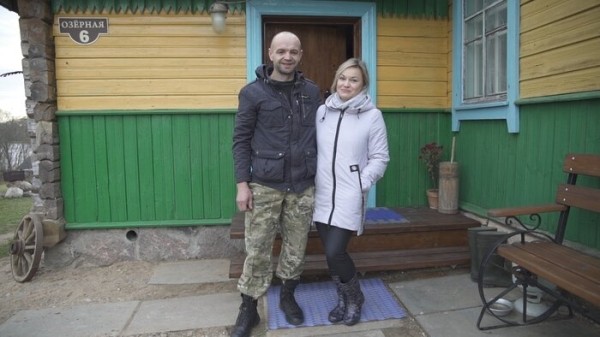 «Мечтала о норковой шубе, а купила дом в деревне». Как супруги обустраивают старую хату прямо на берегу озера «Мечтала о норковой шубе, а купила дом в деревне». Как супруги обустраивают старую хату прямо на берегу озера