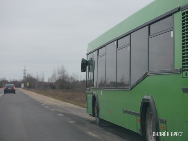 В Бресте 8 ноября закрывают три «дачных» маршрута автобусов. На двух меняют расписание