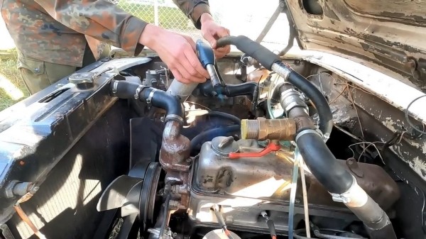 Белорус сделал Волгу НА ДРОВАХ: полтора мешка на 100 км. Тест-драйв