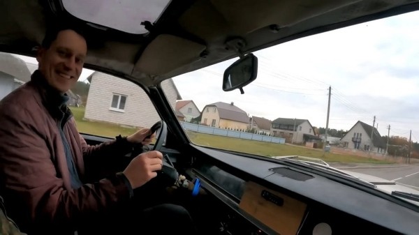 Белорус сделал Волгу НА ДРОВАХ: полтора мешка на 100 км. Тест-драйв