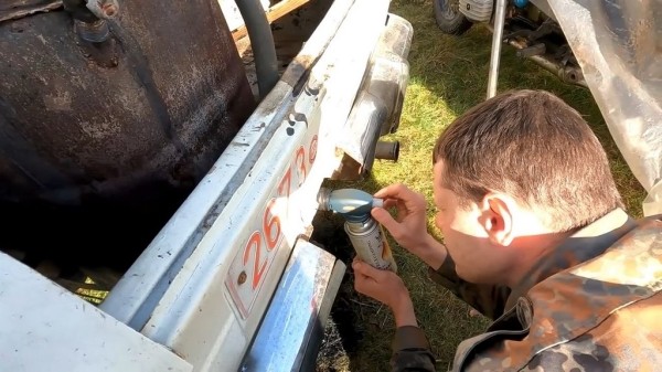 Белорус сделал Волгу НА ДРОВАХ: полтора мешка на 100 км. Тест-драйв