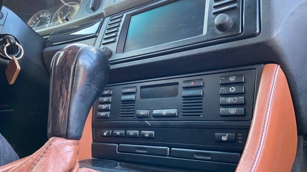 «Езжу по городу, как старый дед». Белорус о своей немолодой, но очень любимой BMW E39 «Езжу по городу, как старый дед». Белорус о своей немолодой, но очень любимой BMW E39