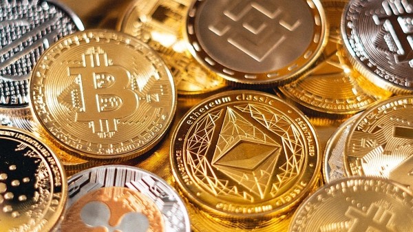 «За перевод в $1000 плачу еще $50 комиссии»: как белорусы пересылают деньги домой из-за границы