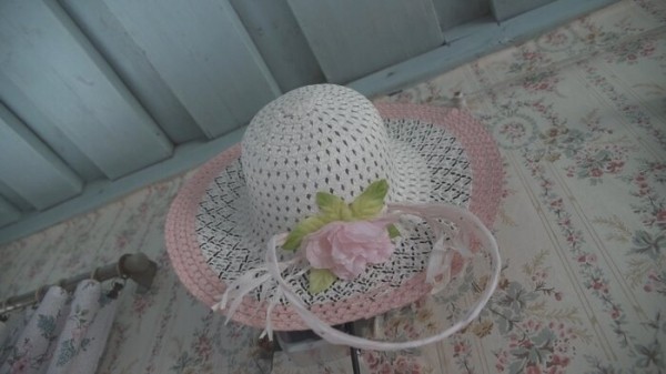 «Мечтала о норковой шубе, а купила дом в деревне». Как супруги обустраивают старую хату прямо на берегу озера «Мечтала о норковой шубе, а купила дом в деревне». Как супруги обустраивают старую хату прямо на берегу озера