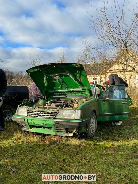 В Беларуси редкий Opel 10 лет врастал в землю и покрылся мхом. Но все равно машину купили В Беларуси редкий Opel 10 лет врастал в землю и покрылся мхом. Но все равно машину купили