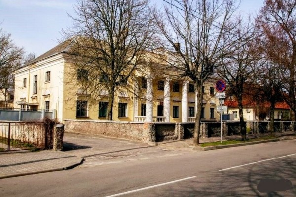 Этот красавец-дом в Бресте может стать вашим. Правда, почти за миллион долларов