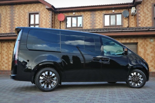 «Растаможка – 25 000 евро!» Белорус привез дизельный Hyundai Staria. Что за он? «Растаможка – 25 000 евро!» Белорус привез дизельный Hyundai Staria. Что за он?