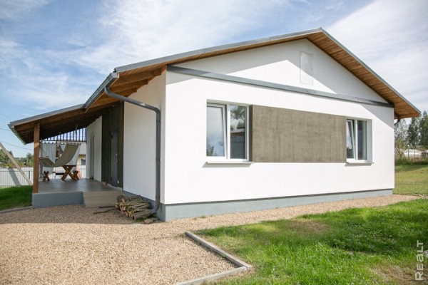 Cтроитель из Беларуси показал свой бюджетный дом: даже с мебелью он стоит 540 долларов за «квадрат» Cтроитель из Беларуси показал свой бюджетный дом: даже с мебелью он стоит 540 долларов за «квадрат»