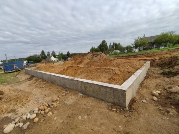 Cтроитель из Беларуси показал свой бюджетный дом: даже с мебелью он стоит 540 долларов за «квадрат» Cтроитель из Беларуси показал свой бюджетный дом: даже с мебелью он стоит 540 долларов за «квадрат»