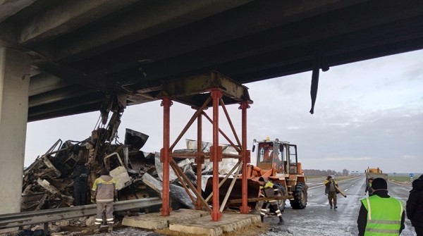 Ремонт поврежденного путепровода на трассе М1 в Кобринском районе начнут в январе