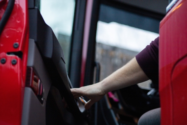 «Стою с осени». Водители о ситуации на границе