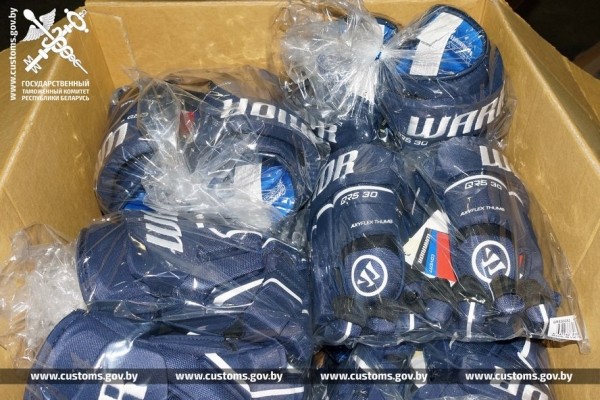 Хоккейную экипировку на $67 тысяч пытались незаконно ввезти в Беларусь. Случай в ПП «Козловичи»
