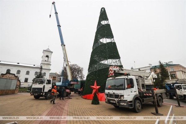 В Бресте открылась предновогодняя ярмарка. Подробности и фоторепортаж