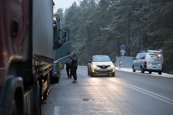 «Стою с осени». Водители о ситуации на границе