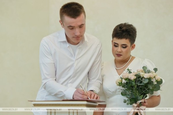 13 пар поженились в Бресте в канун Нового года 13 пар поженились в Бресте в канун Нового года