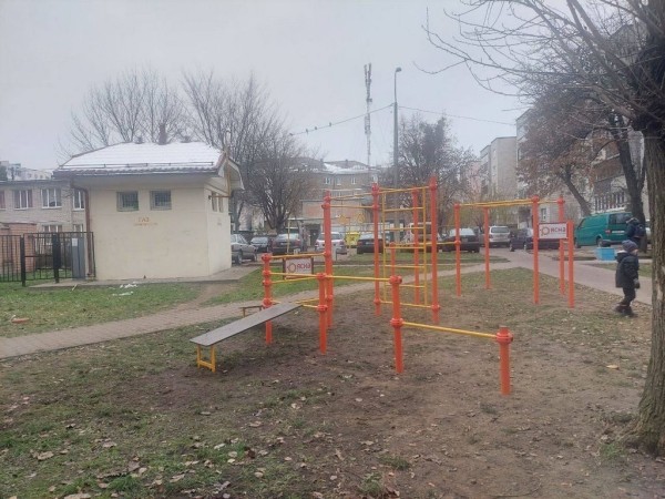 Новая воркаут-площадка появилась в жилом дворе на проспекте Машерова в Бресте Новая воркаут-площадка появилась в жилом дворе на проспекте Машерова в Бресте