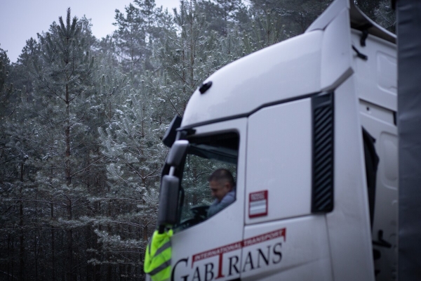 «Стою с осени». Водители о ситуации на границе