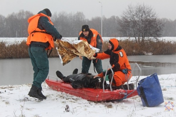 В Бресте отработали действия по спасению людей, терпящих бедствие на льду
