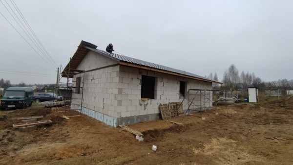 Cтроитель из Беларуси показал свой бюджетный дом: даже с мебелью он стоит 540 долларов за «квадрат» Cтроитель из Беларуси показал свой бюджетный дом: даже с мебелью он стоит 540 долларов за «квадрат»