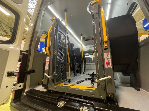 На ОАО «Брестмаш» состоялась торжественная передача автомобиля для перевозки инвалидов На ОАО «Брестмаш» состоялась торжественная передача автомобиля для перевозки инвалидов