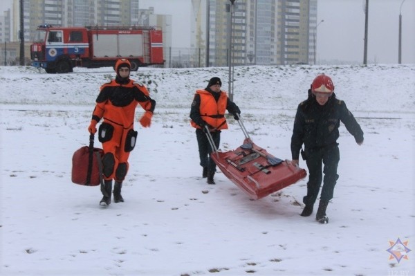 В Бресте отработали действия по спасению людей, терпящих бедствие на льду