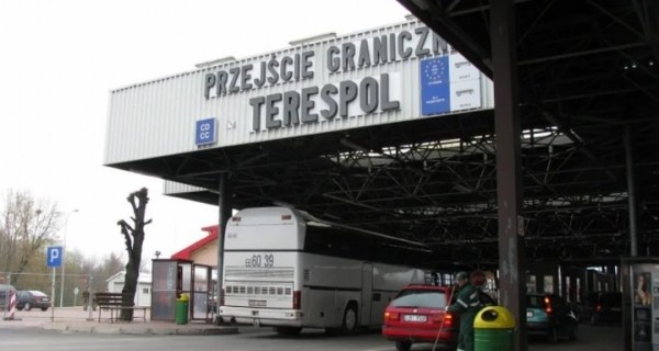 В ПП «Тересполь» у белорусов обнаружено более 100 тысяч евро