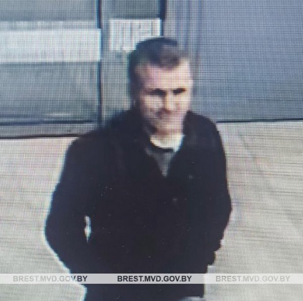 В Бресте ищут ночного посетителя гипермаркета на Варшавке. Возможно, таксист В Бресте ищут ночного посетителя гипермаркета на Варшавке. Возможно, таксист