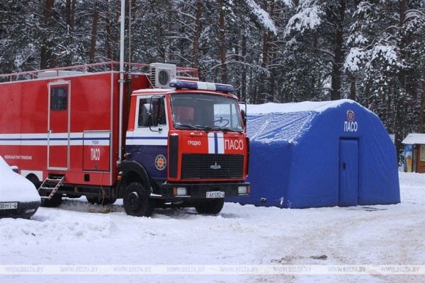 Мобильный пункт обогрева для стоящих в очереди дальнобойщиков установили в пункте пропуска «Привалка» Мобильный пункт обогрева для стоящих в очереди дальнобойщиков установили в пункте пропуска «Привалка»