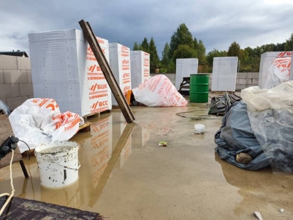 Cтроитель из Беларуси показал свой бюджетный дом: даже с мебелью он стоит 540 долларов за «квадрат» Cтроитель из Беларуси показал свой бюджетный дом: даже с мебелью он стоит 540 долларов за «квадрат»