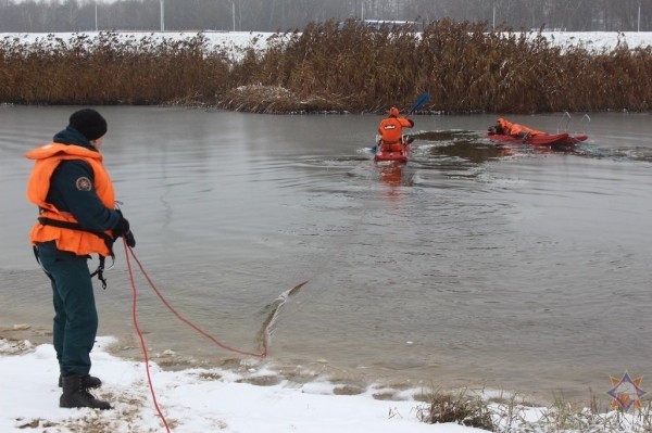 В Бресте отработали действия по спасению людей, терпящих бедствие на льду