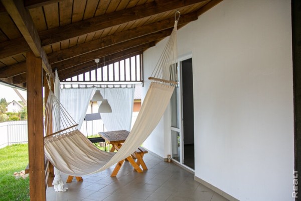 Cтроитель из Беларуси показал свой бюджетный дом: даже с мебелью он стоит 540 долларов за «квадрат» Cтроитель из Беларуси показал свой бюджетный дом: даже с мебелью он стоит 540 долларов за «квадрат»