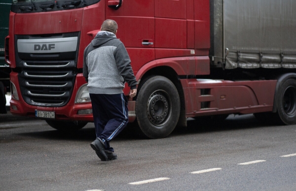 «Стою с осени». Водители о ситуации на границе