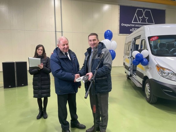 На ОАО «Брестмаш» состоялась торжественная передача автомобиля для перевозки инвалидов На ОАО «Брестмаш» состоялась торжественная передача автомобиля для перевозки инвалидов