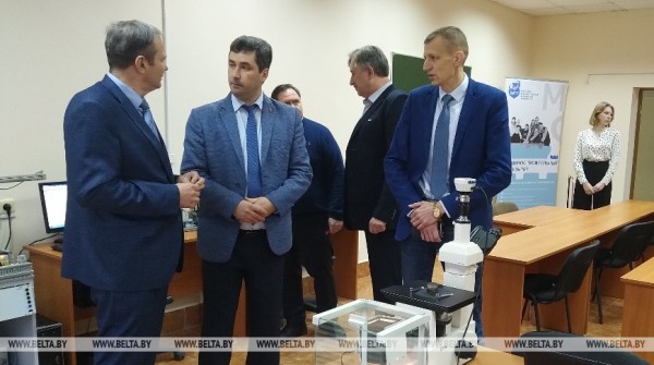 В Бресте открыли именную лабораторию Барановичского станкостроительного завода В Бресте открыли именную лабораторию Барановичского станкостроительного завода