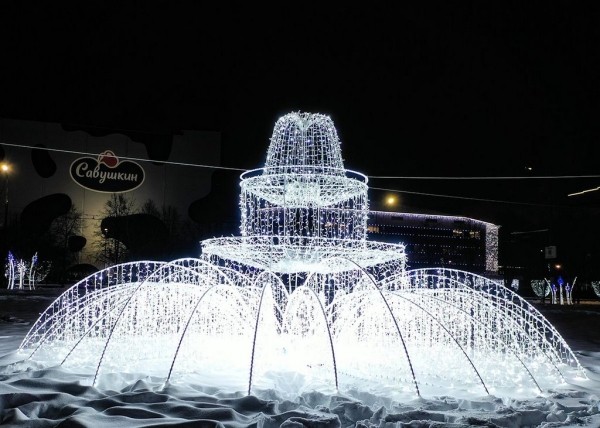 Парк Мира в Бресте украсят к новогодним праздникам километрами мерцающих огней Парк Мира в Бресте украсят к новогодним праздникам километрами мерцающих огней