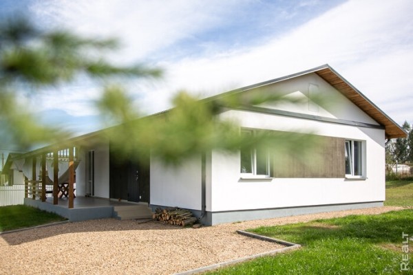 Cтроитель из Беларуси показал свой бюджетный дом: даже с мебелью он стоит 540 долларов за «квадрат» Cтроитель из Беларуси показал свой бюджетный дом: даже с мебелью он стоит 540 долларов за «квадрат»