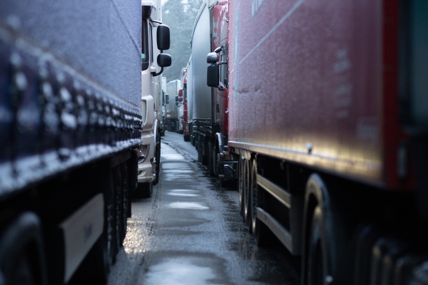 «Стою с осени». Водители о ситуации на границе