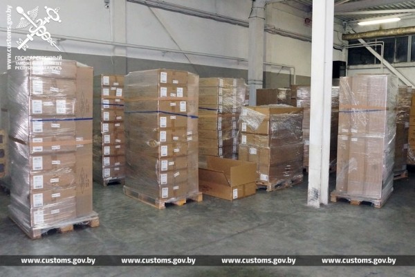 Хоккейную экипировку на $67 тысяч пытались незаконно ввезти в Беларусь. Случай в ПП «Козловичи»