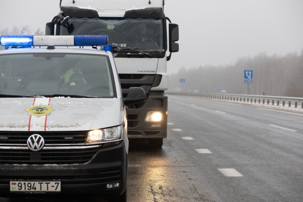 «Стоимость виньетки от 14 до 75 евро». Кому с 1 января нужно тратить деньги на проезд по платным дорогам?