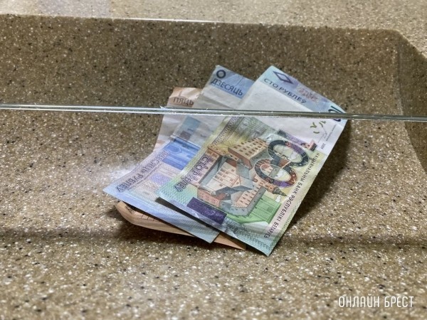 Средняя заработная плата в Беларуси в ноябре составила 1648,2 рубля Средняя заработная плата в Беларуси в ноябре составила 1648,2 рубля