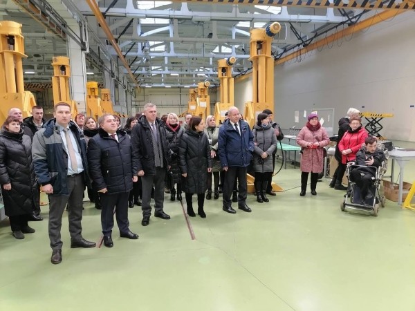 На ОАО «Брестмаш» состоялась торжественная передача автомобиля для перевозки инвалидов На ОАО «Брестмаш» состоялась торжественная передача автомобиля для перевозки инвалидов