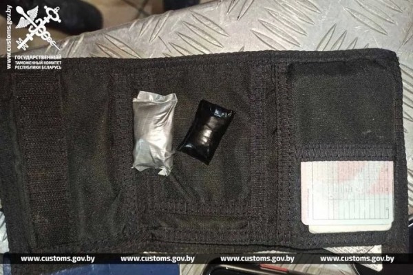 Пассажир автобуса вез из Польши в кошельке гашиш и кокаин: уроженец Кобрина заключен под стражу