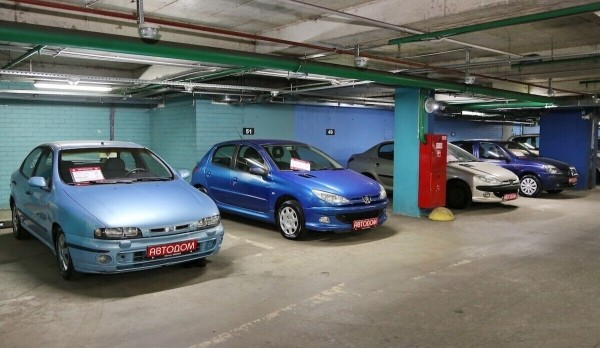 Перекупы-нелегалы выживут, а мелкие автохаусы и ИП — нет? Как участники авторынка оценивают новые правила торговли «бэушкой»