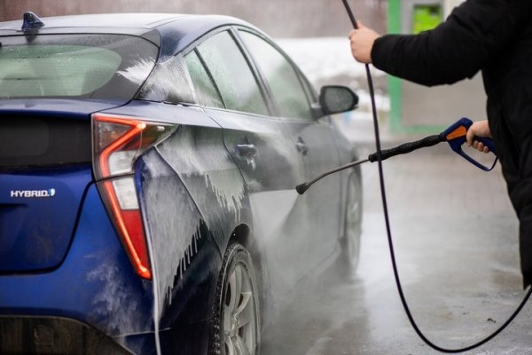 Стоит ли мыть машину в мороз на мойке самообслуживания? Топ-5 советов от владельца такого бизнеса