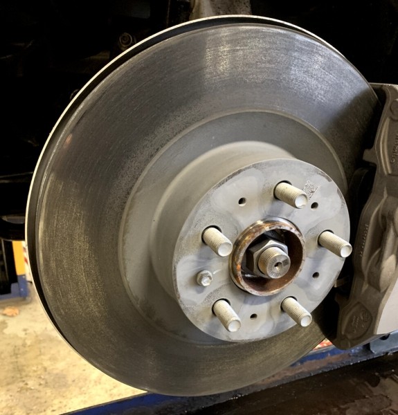 «За год зарядка подорожала в три раза». Белорус, который проживает в Нидерландах, посчитал экономию от Tesla Model Y