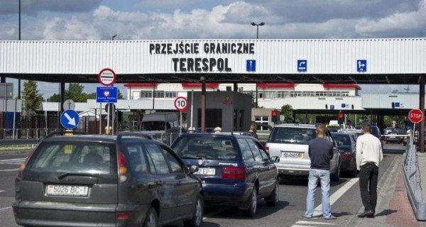 Скопление легковушек фиксируется перед польским пунктом пропуска «Тересполь» Скопление легковушек фиксируется перед польским пунктом пропуска «Тересполь»