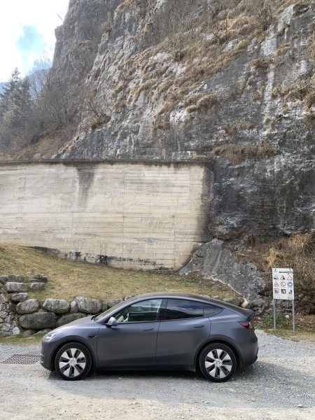 «За год зарядка подорожала в три раза». Белорус, который проживает в Нидерландах, посчитал экономию от Tesla Model Y