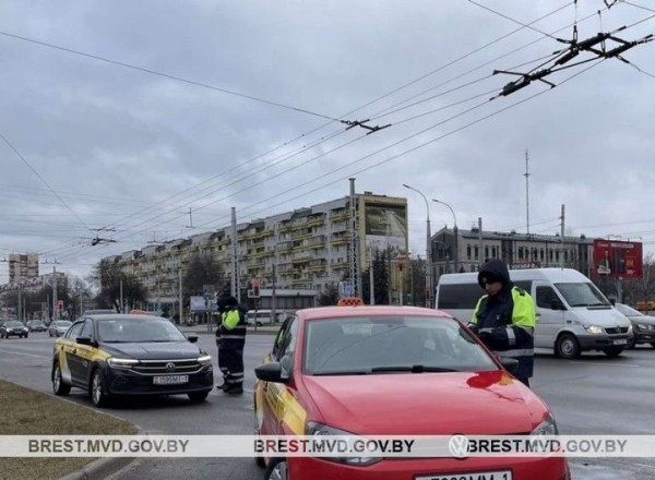 Более 80 нарушений за три дня. В Бресте и области проверили маршрутки и такси Более 80 нарушений за три дня. В Бресте и области проверили маршрутки и такси